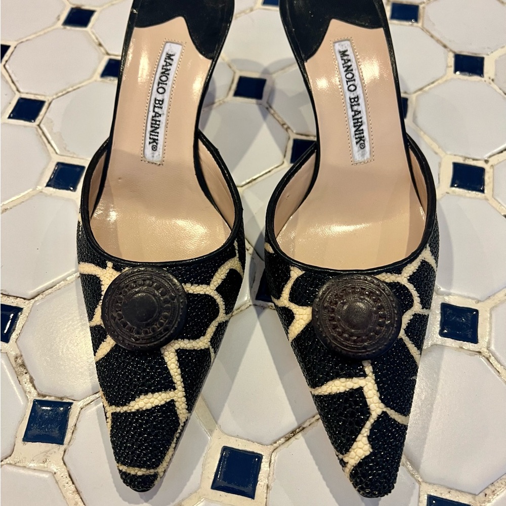 NWOB Manilo Blahnik SZ 37 1/2 EU rare print kitten heel mules